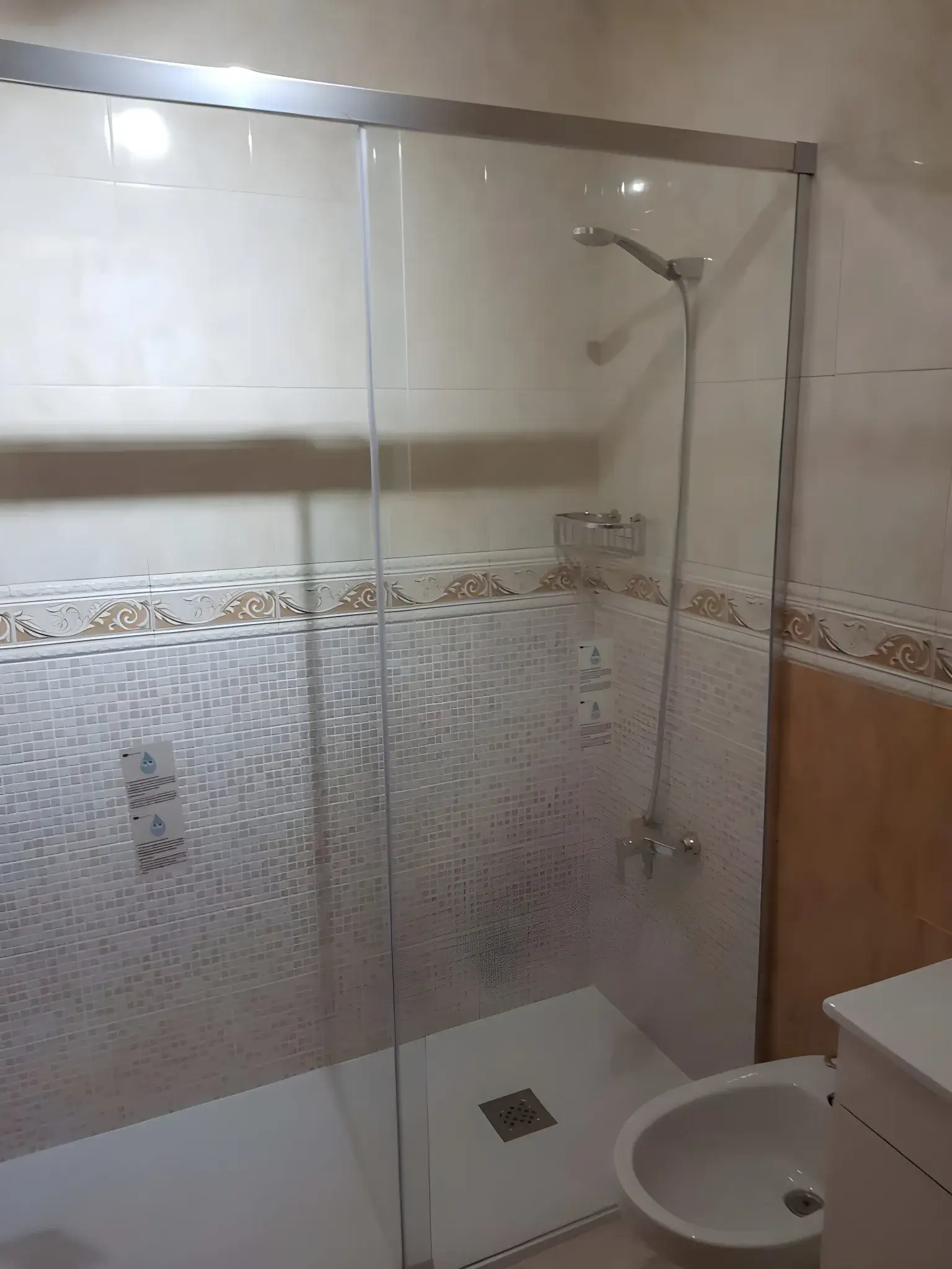 Reforma de baño con cambio de bañera por plato de ducha en Sevilla